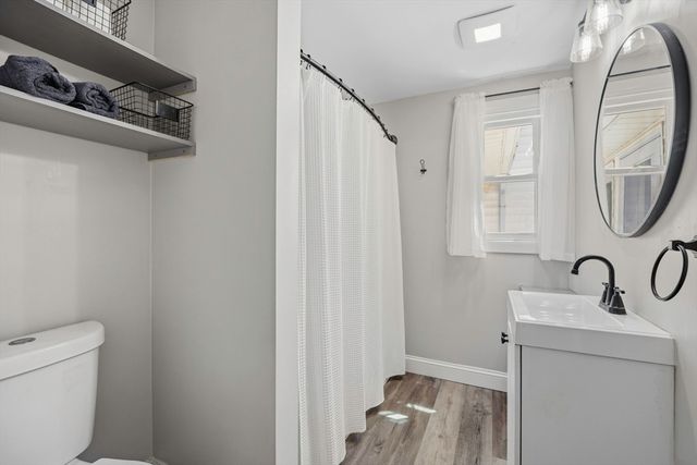 140 Everett St, Easthampton, MA 01027