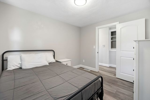 140 Everett St, Easthampton, MA 01027