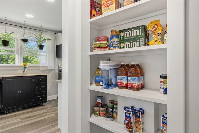 140 Everett St, Easthampton, MA 01027