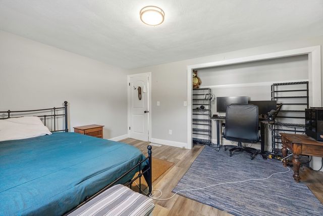 140 Everett St, Easthampton, MA 01027