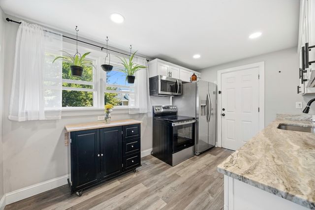 140 Everett St, Easthampton, MA 01027