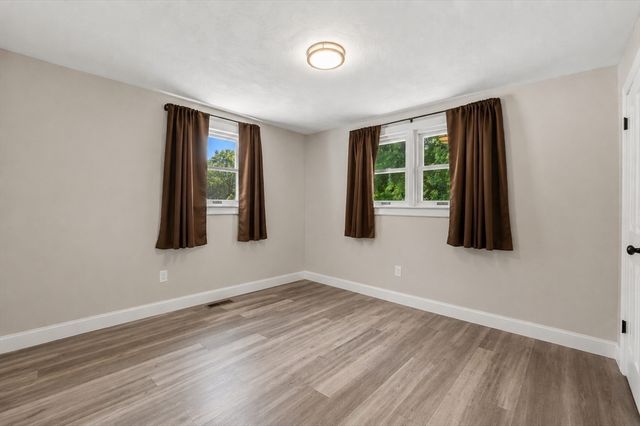 140 Everett St, Easthampton, MA 01027