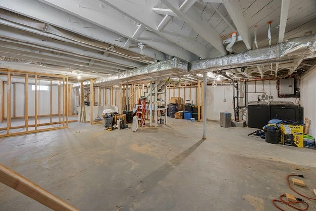 140 Everett St, Easthampton, MA 01027