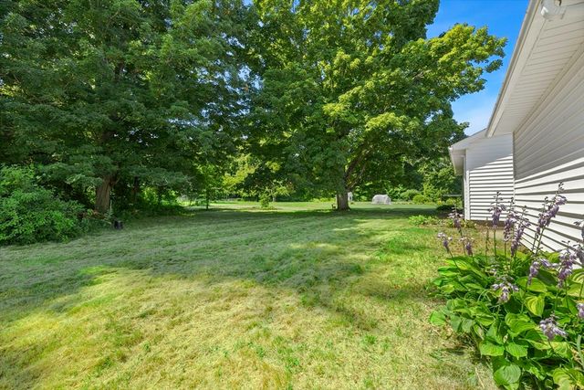 140 Everett St, Easthampton, MA 01027