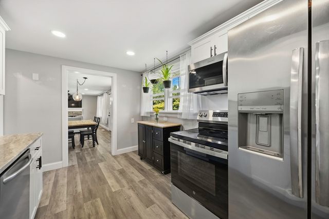 140 Everett St, Easthampton, MA 01027