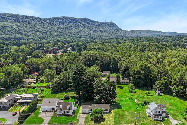 140 Everett St, Easthampton, MA 01027