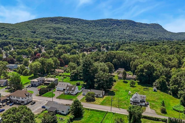 140 Everett St, Easthampton, MA 01027