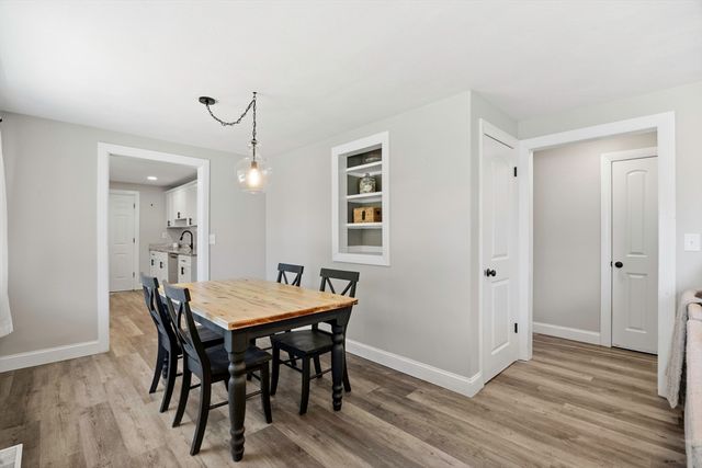 140 Everett St, Easthampton, MA 01027