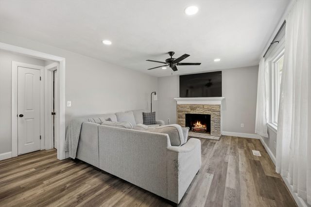 140 Everett St, Easthampton, MA 01027