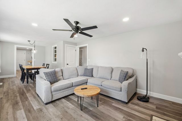 140 Everett St, Easthampton, MA 01027