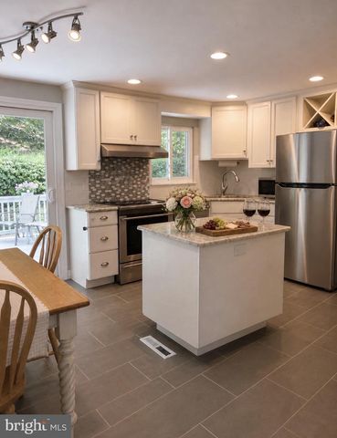 10 JACQUELINE DR, Paoli, PA 19301