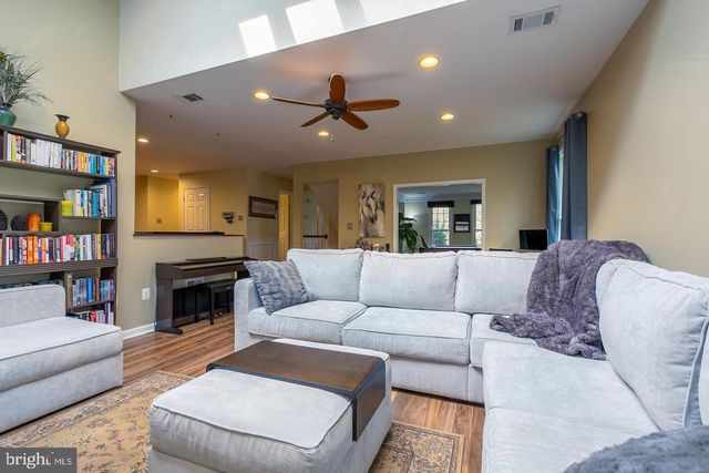 1700 ABBEY OAK DR, Vienna, VA 22182