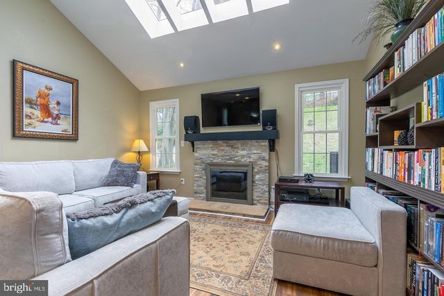 1700 ABBEY OAK DR, Vienna, VA 22182