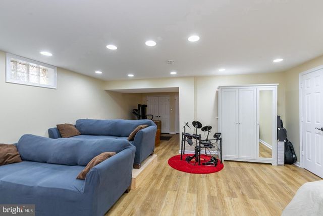 1700 ABBEY OAK DR, Vienna, VA 22182