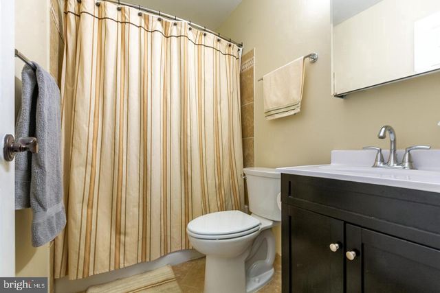 1700 ABBEY OAK DR, Vienna, VA 22182
