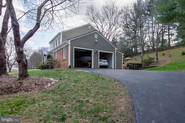 1700 ABBEY OAK DR, Vienna, VA 22182