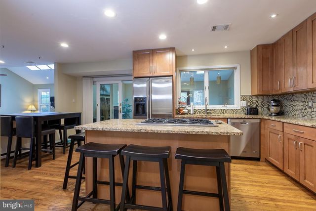 1700 ABBEY OAK DR, Vienna, VA 22182