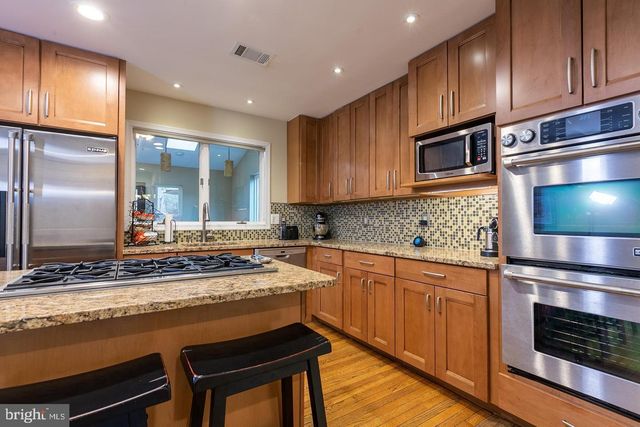 1700 ABBEY OAK DR, Vienna, VA 22182