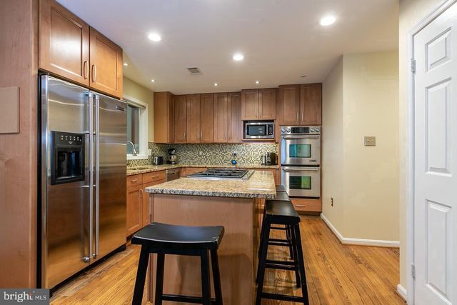 1700 ABBEY OAK DR, Vienna, VA 22182