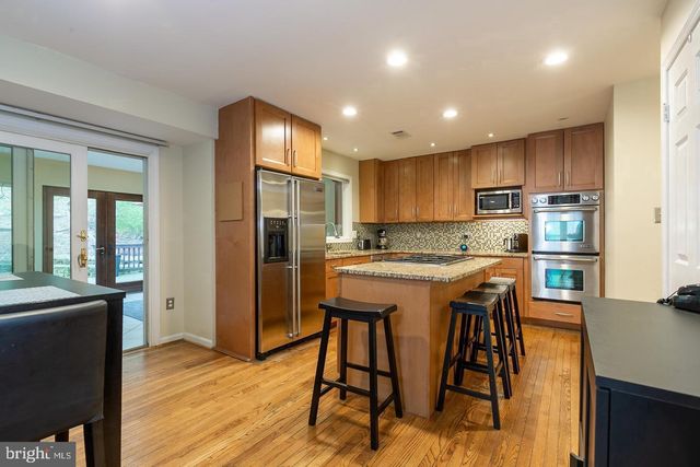 1700 ABBEY OAK DR, Vienna, VA 22182
