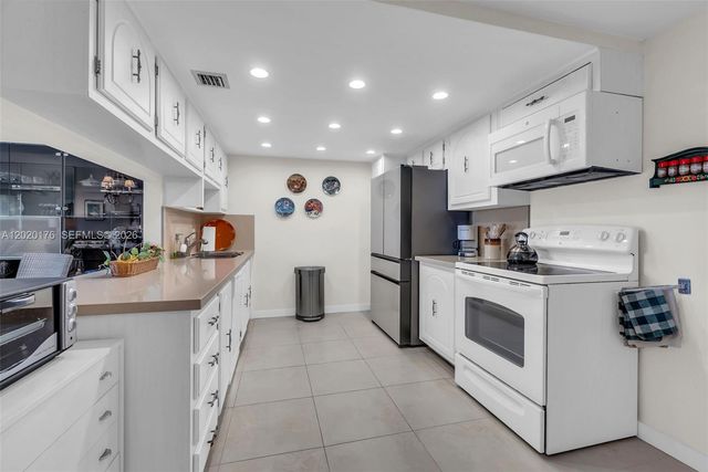 199 Ocean Lane Dr 512, Key Biscayne, FL 33149