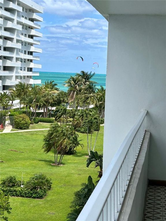 199 Ocean Lane Dr 512, Key Biscayne, FL 33149