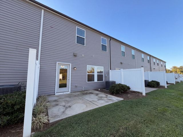952 Oak Ridge Ln, Columbia, TN 38401