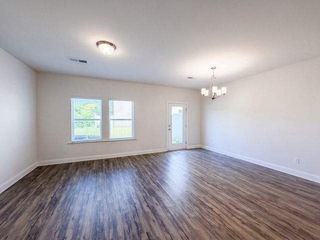 952 Oak Ridge Ln, Columbia, TN 38401