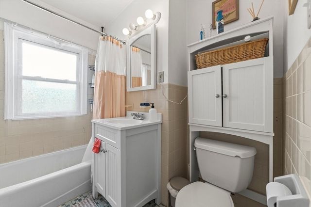 36 Dickinson Rd 36, Boston, MA 02135