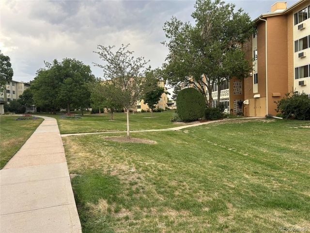 665 S Alton Way 8A, Denver, CO 80247