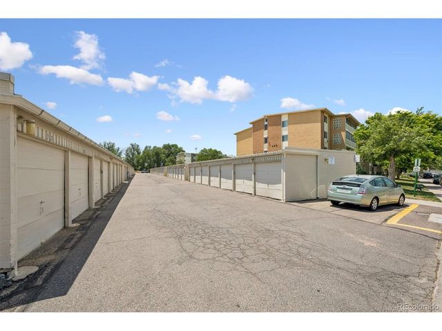 665 S Alton Way 8A, Denver, CO 80247