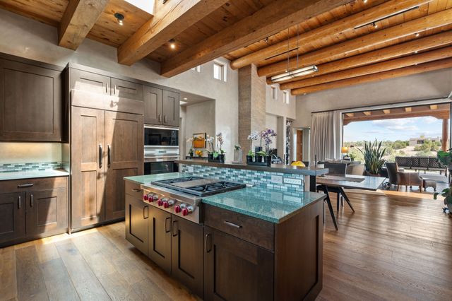 54 Paseo Aragon, Santa Fe, NM 87506