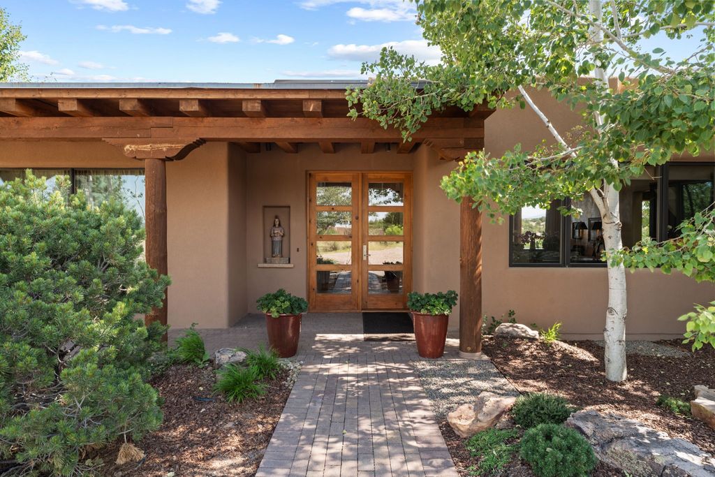 54 Paseo Aragon, Santa Fe, NM 87506