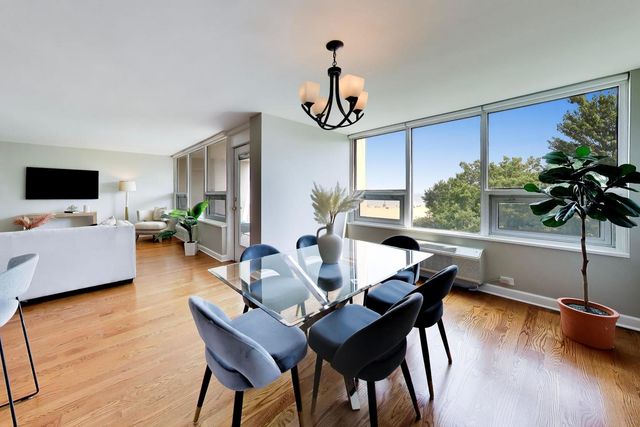 5733 N SHERIDAN Road 4C, Chicago, IL 60660