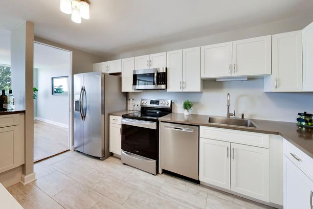 5733 N SHERIDAN Road 4C, Chicago, IL 60660