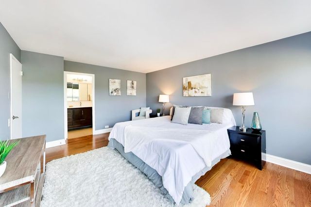 5733 N SHERIDAN Road 4C, Chicago, IL 60660