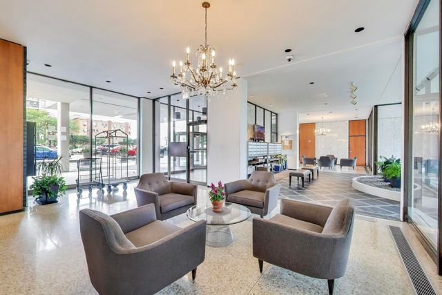 5733 N SHERIDAN Road 4C, Chicago, IL 60660