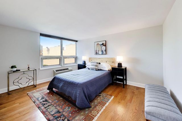 5733 N SHERIDAN Road 4C, Chicago, IL 60660