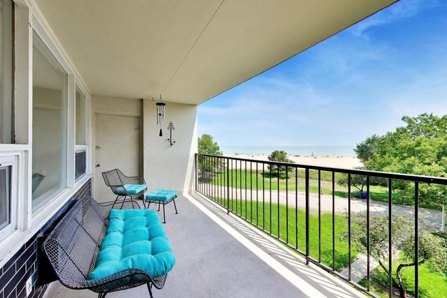 5733 N SHERIDAN Road 4C, Chicago, IL 60660