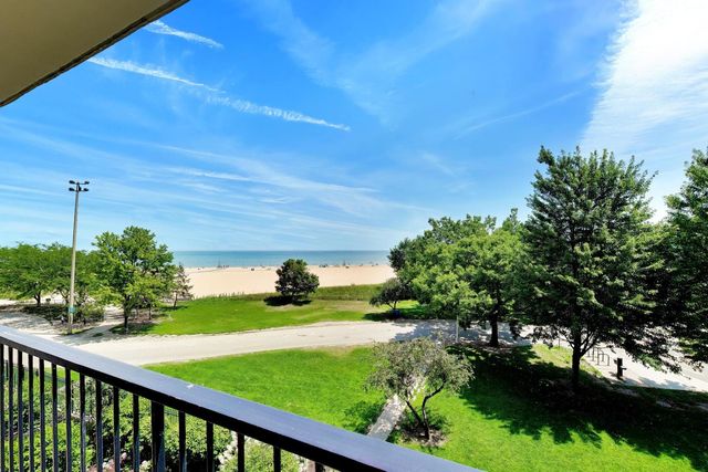 5733 N SHERIDAN Road 4C, Chicago, IL 60660