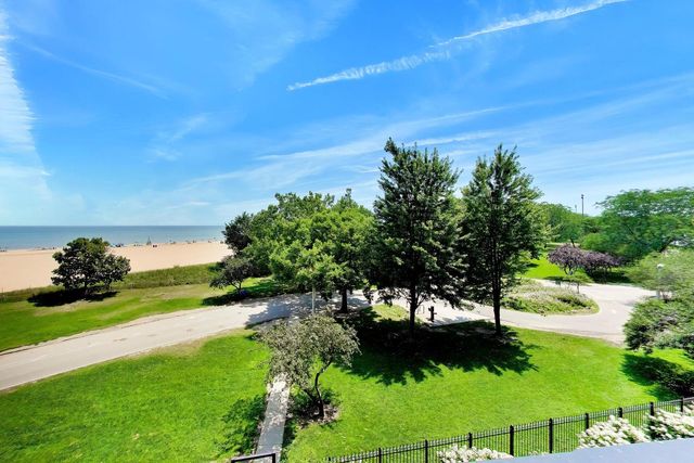 5733 N SHERIDAN Road 4C, Chicago, IL 60660