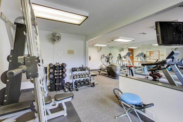 5733 N SHERIDAN Road 4C, Chicago, IL 60660