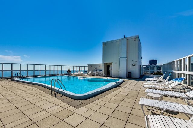 5733 N SHERIDAN Road 4C, Chicago, IL 60660