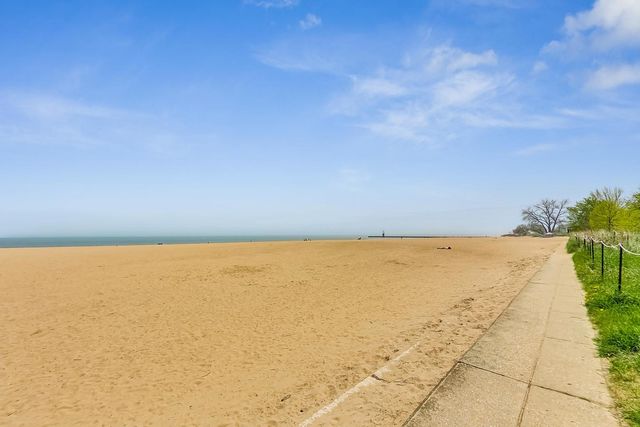 5733 N SHERIDAN Road 4C, Chicago, IL 60660