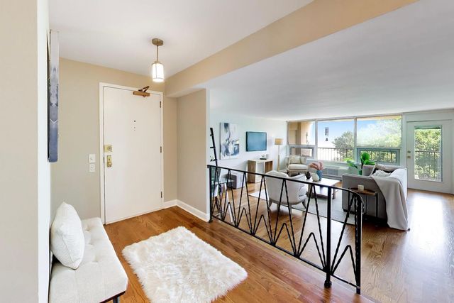 5733 N SHERIDAN Road 4C, Chicago, IL 60660
