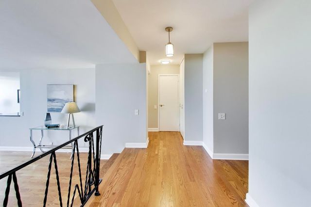5733 N SHERIDAN Road 4C, Chicago, IL 60660