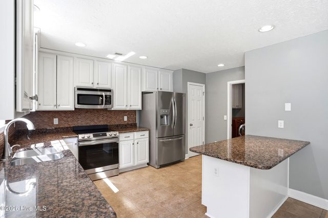 8589 Old Forest Drive NE, Leland, NC 28451