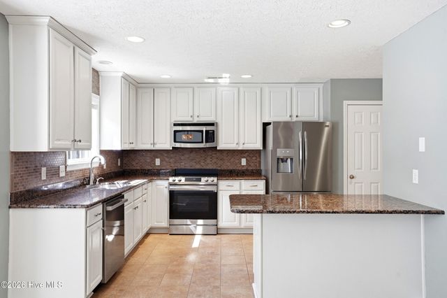 8589 Old Forest Drive NE, Leland, NC 28451