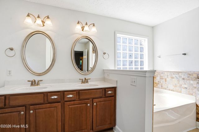 8589 Old Forest Drive NE, Leland, NC 28451