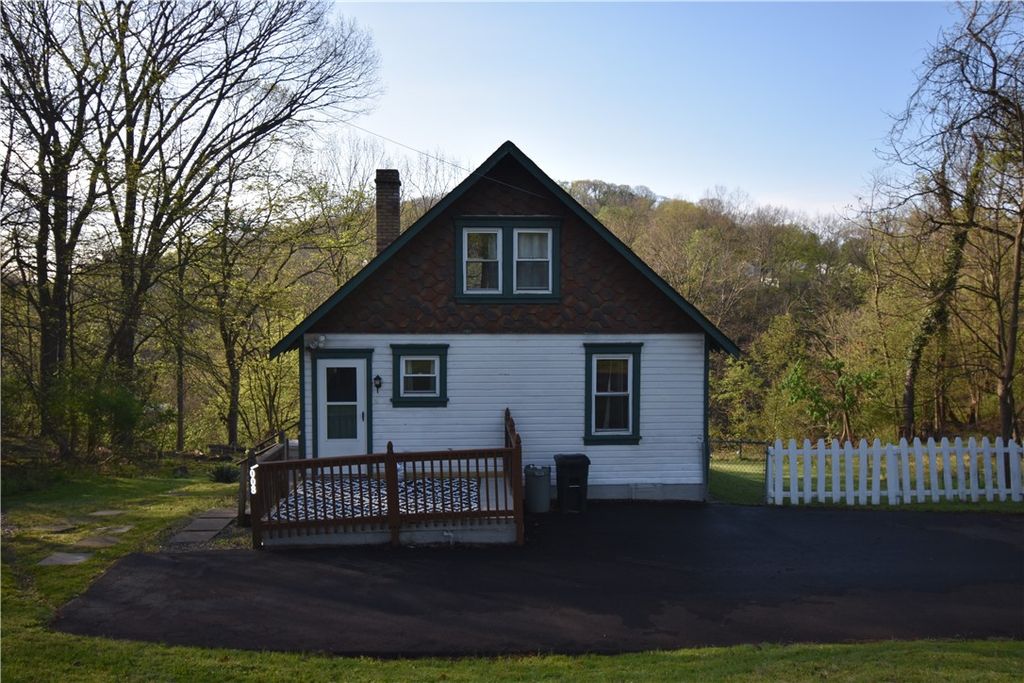 1008 South Rd, Shaler, PA 15209